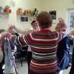 Seniorzy tańczą